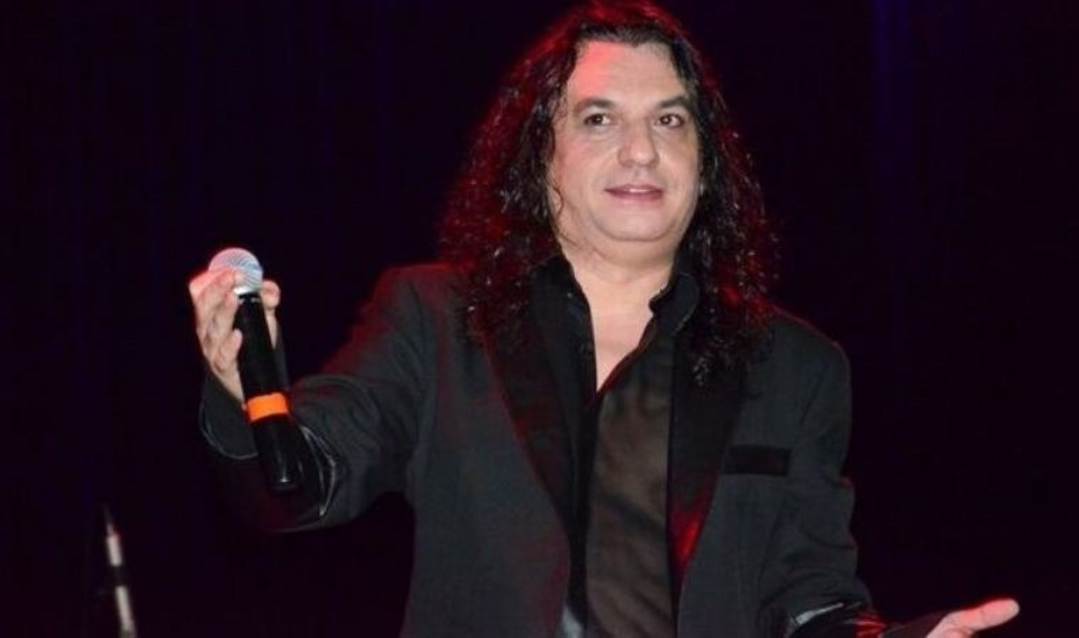 Sanatçı Gökhan Kırdar’dan korkutan haber: Hastaneye kaldırıldı!