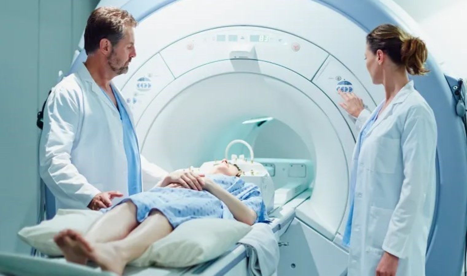 Seks oyuncağıyla MR’a girdi başına gelmeyen kalmadı!