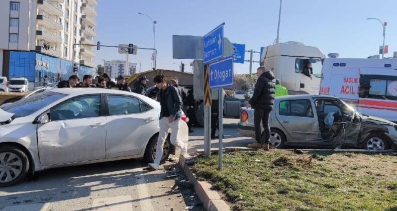 Siirt’te iki otomobil birbirine girdi: Yaralılar var!