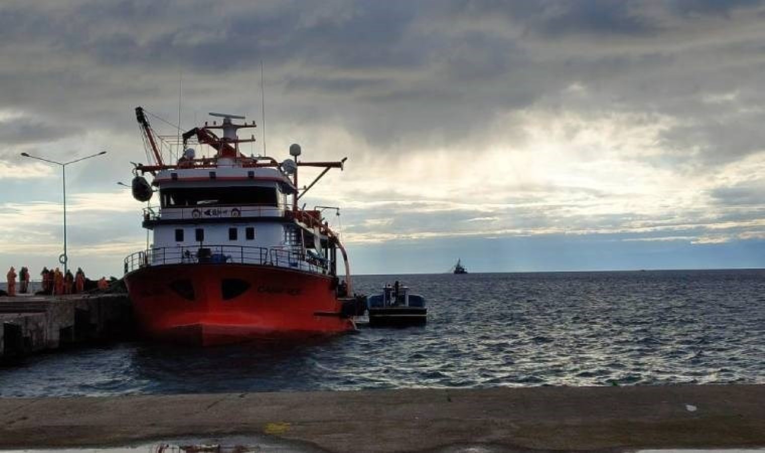 Sinop açıklarında gemide düşen balıkçı yaralandı