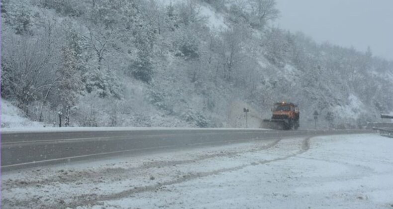 Sinop’ta 101 köy yolu kar nedeniyle ulaşıma kapandı