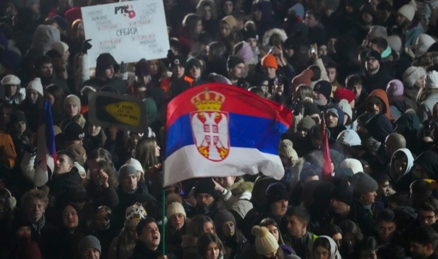 Sırbistan’da öğrenciler protesto düzenledi