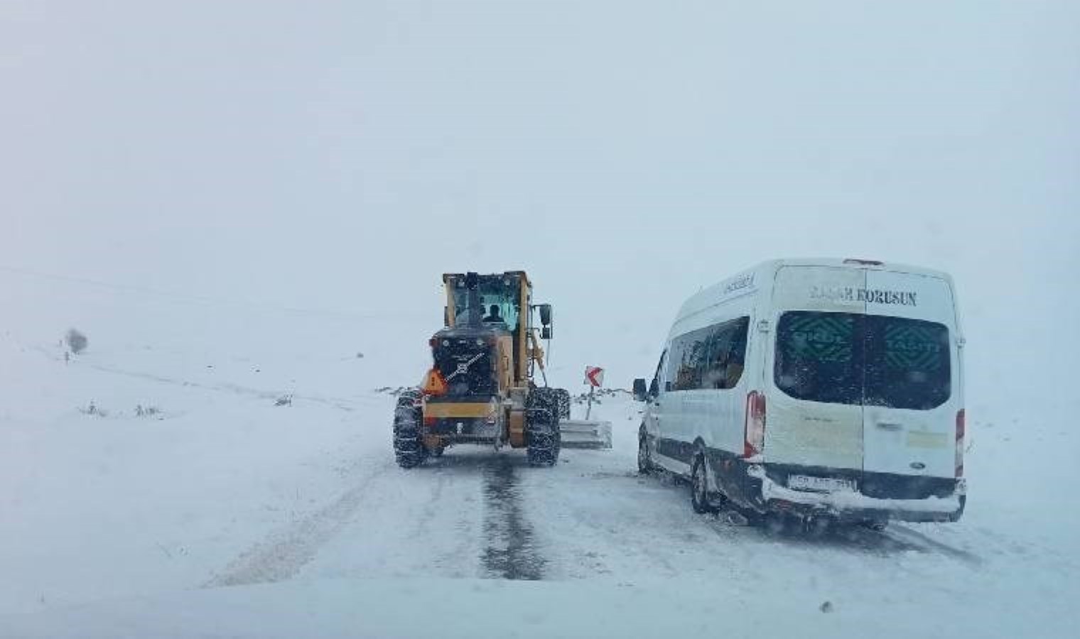 Sivas’ta 374 yerleşim yeri ulaşıma kapandı, eğitime ara verildi!