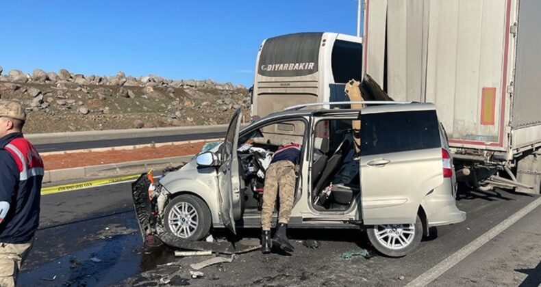 Siverek-Diyarbakır yolunda hafif ticari araç ile TIR çarpıştı: 1 ölü, 1 yaralı