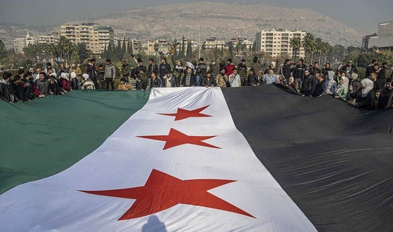 Suriye’de yeni yönetim tarih verdi: Pasaport işlemleri başlıyor