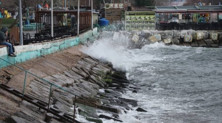 Tekirdağ’da poyraz esareti… Tankerler demirledi, balıkçılar denize açılamadı!