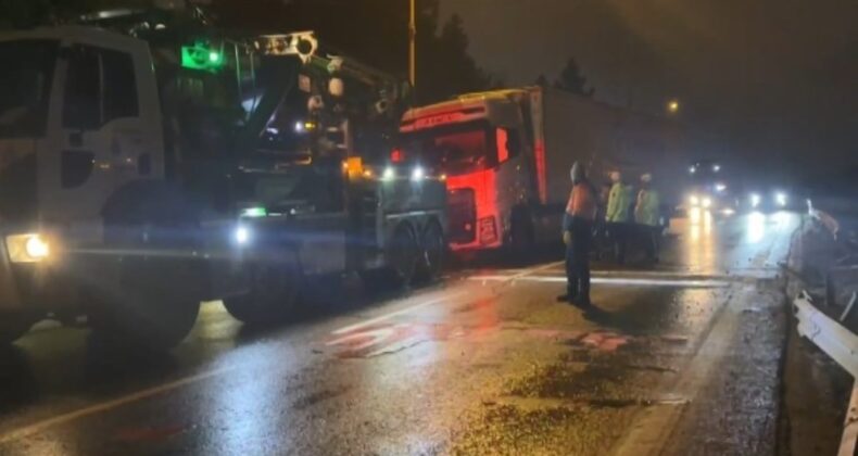 TIR kazası nedeniyle D-100 kara yolu trafiğe kapandı