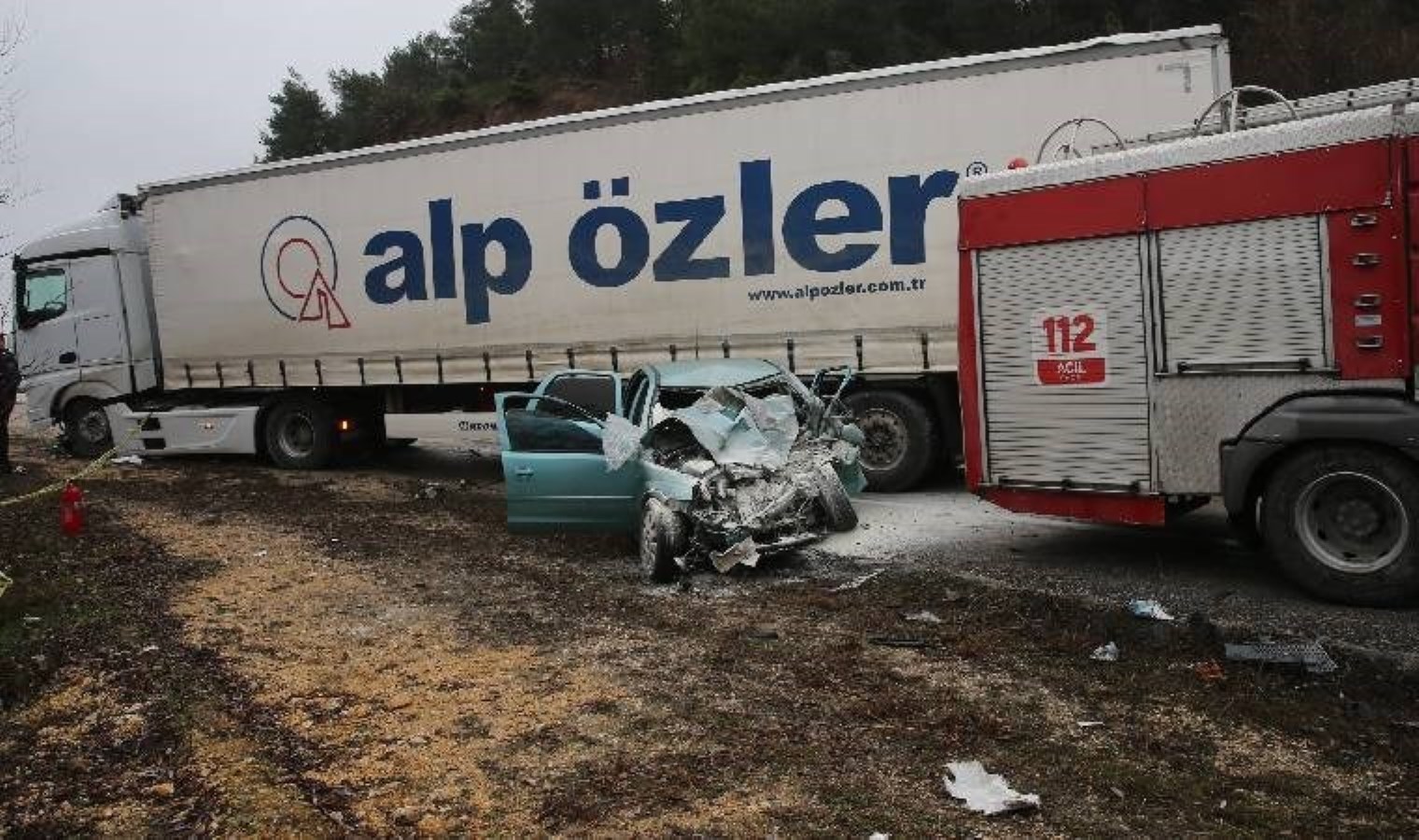 Tokat’ta TIR otomobile çarptı: Yaralı ve ölüler var!