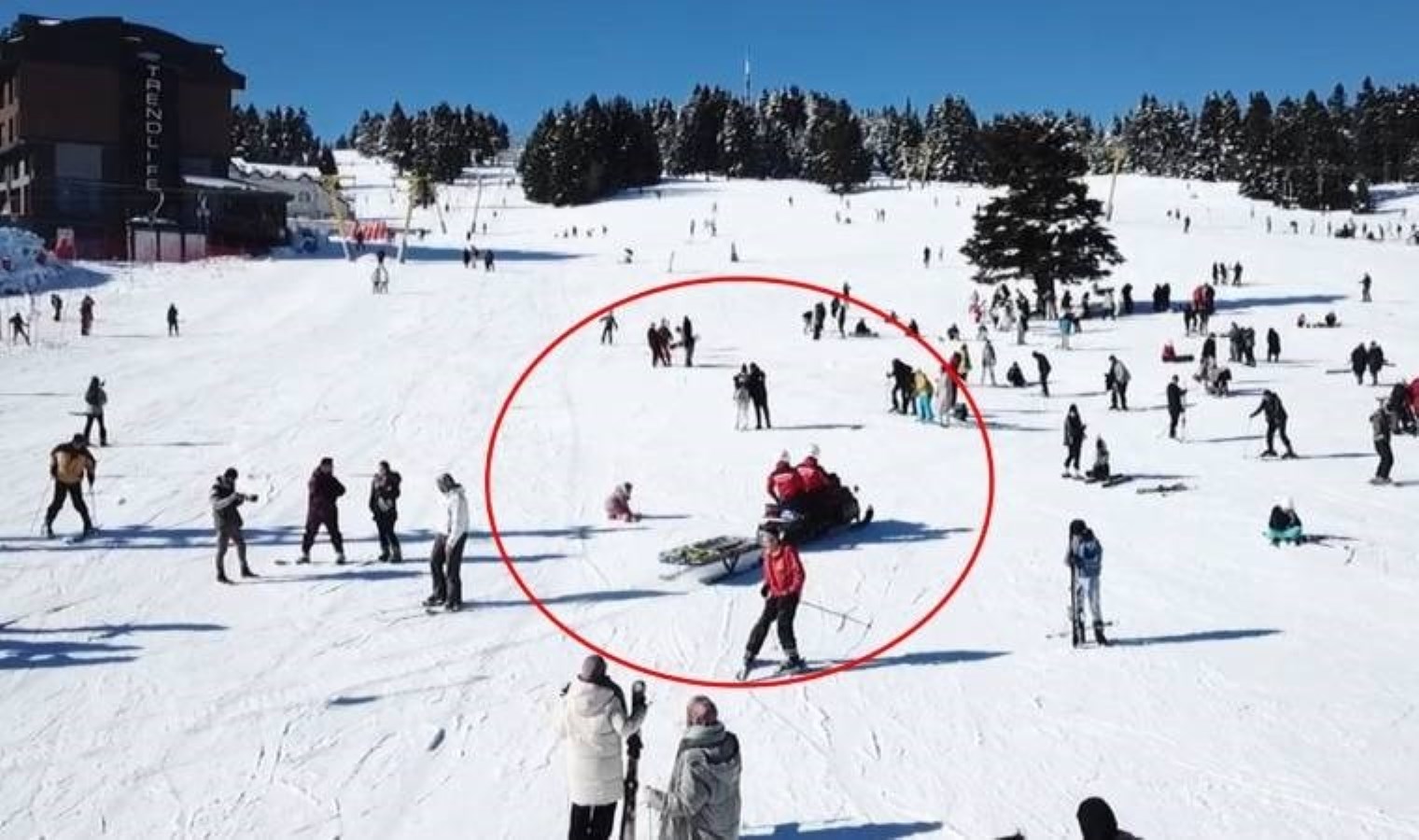 Uludağ’da 2 kayakçı, kayak yaparken çarpıştı