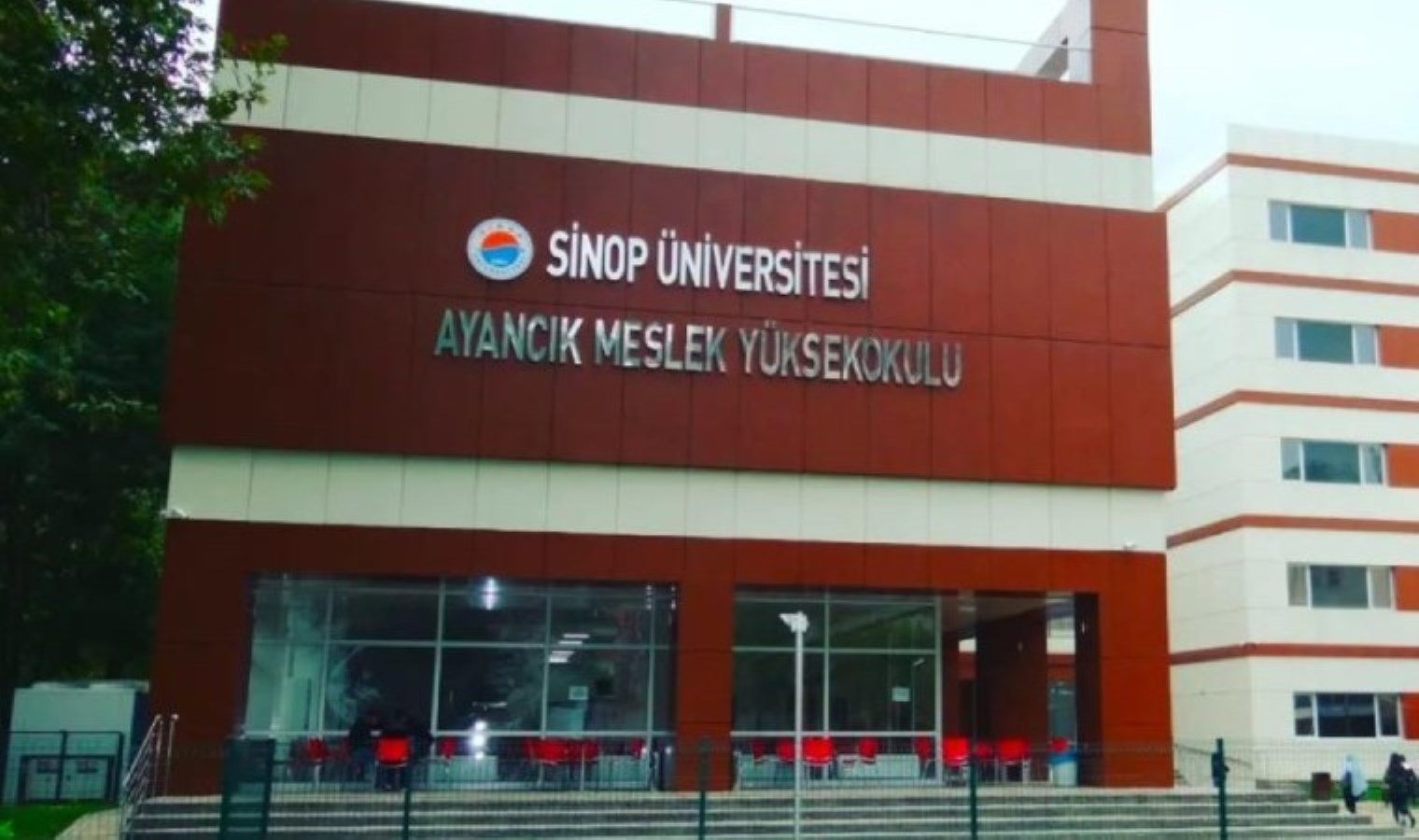 Üniversite öğrencisi, yüksekokulun 5. katından atlayarak yaşamına son verdi: İntihar notu paylaşmış!