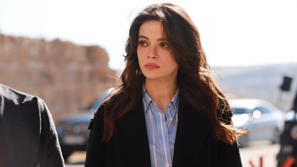 Uzak Şehir’in Alya’sı Sinem Ünsal’ın kardeşi de oyuncu çıktı! “Güzellik genetik mi”