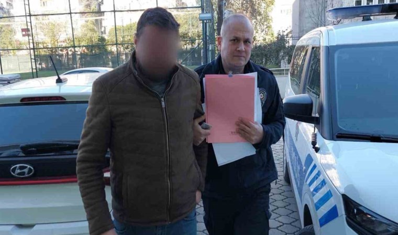 Uzaklaştırma kararını ihlal eden kocaya elektronik kelepçe