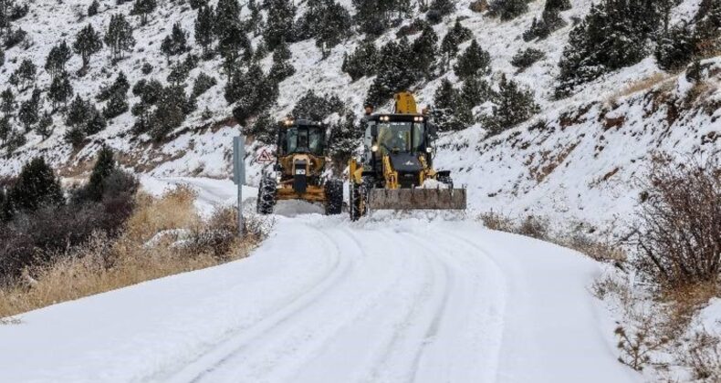 Van’da 255 yerleşim yeri ulaşıma kapandı