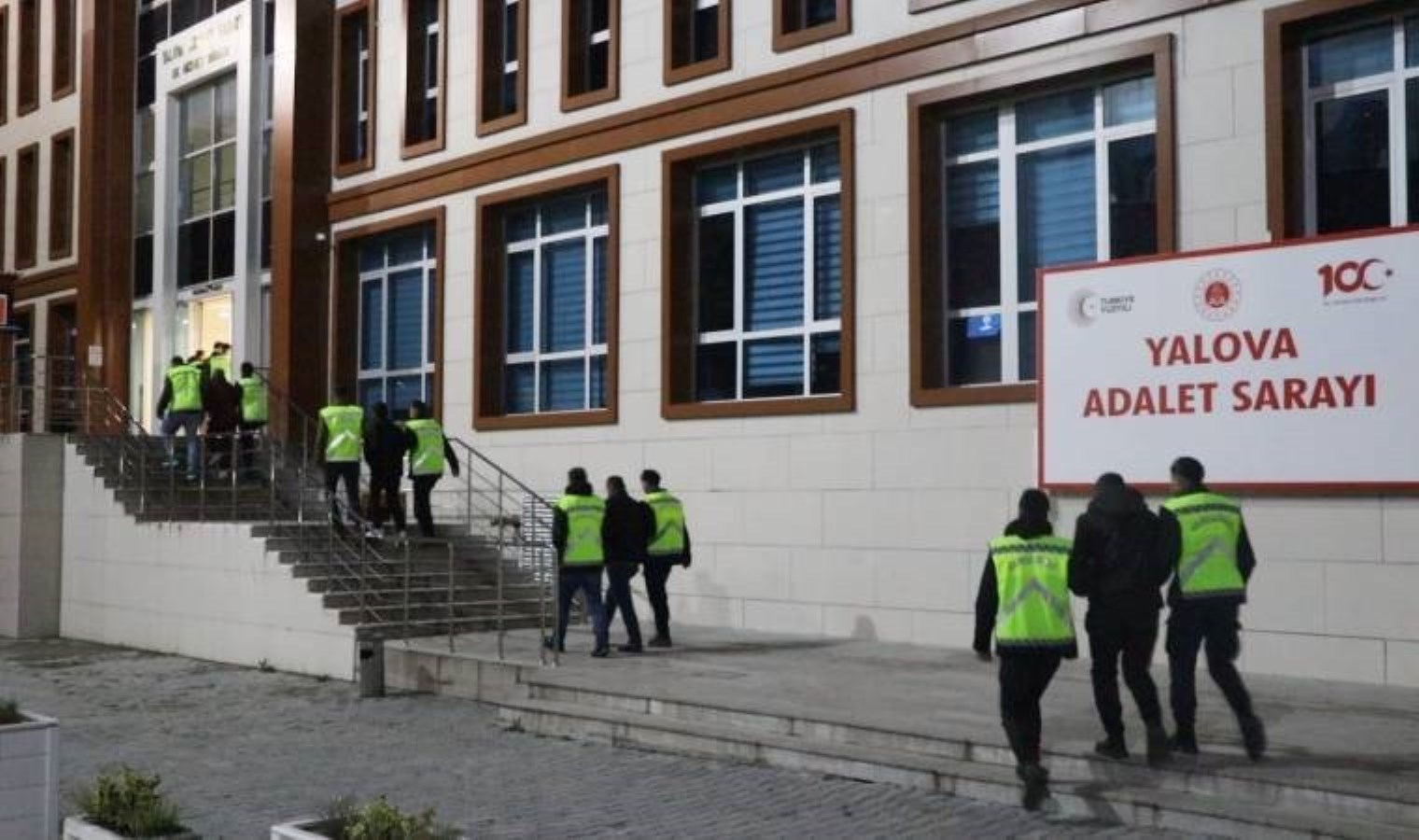 Yalova merkezli 4 ilde göçmen kaçakçılığı operasyonu!