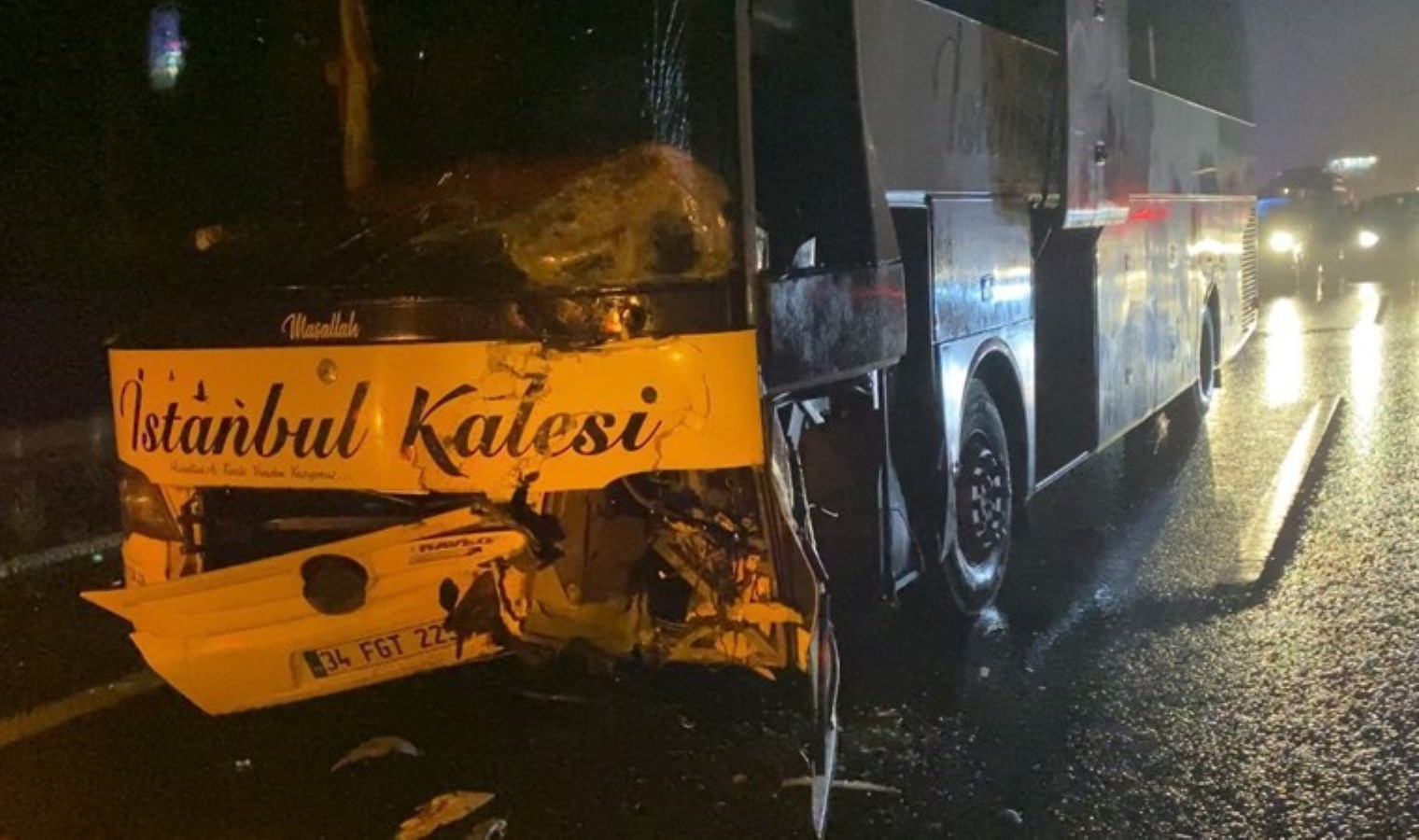 Yola reflektör koyarken yolcu otobüsü çarptı! İstanbul’da Kuzey Marmara Otoyolu’nda feci ölüm…