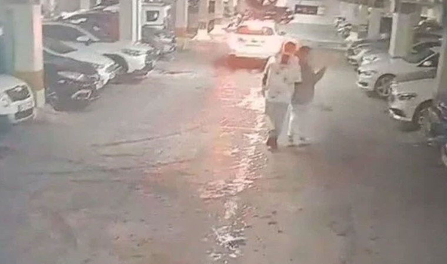 100 bin dolarlık şantaj! Oğlunun fotoğraflarıyla tehdit ettiler