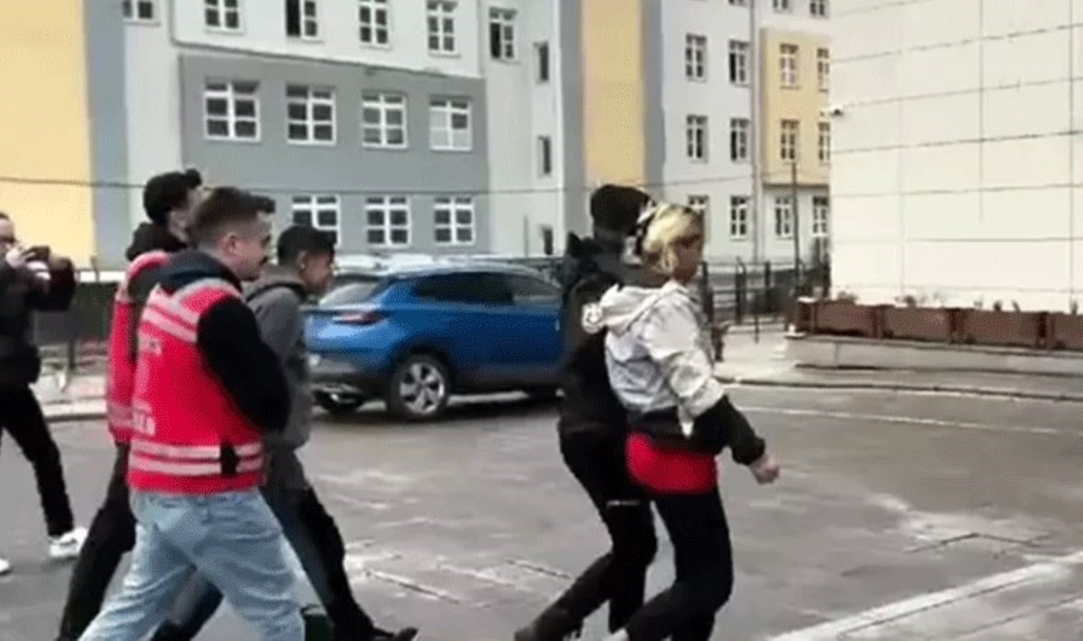 14 yaşındaki çocuk 9 aylık hamile kadını vurdu: Karnındaki bebeği öldü!