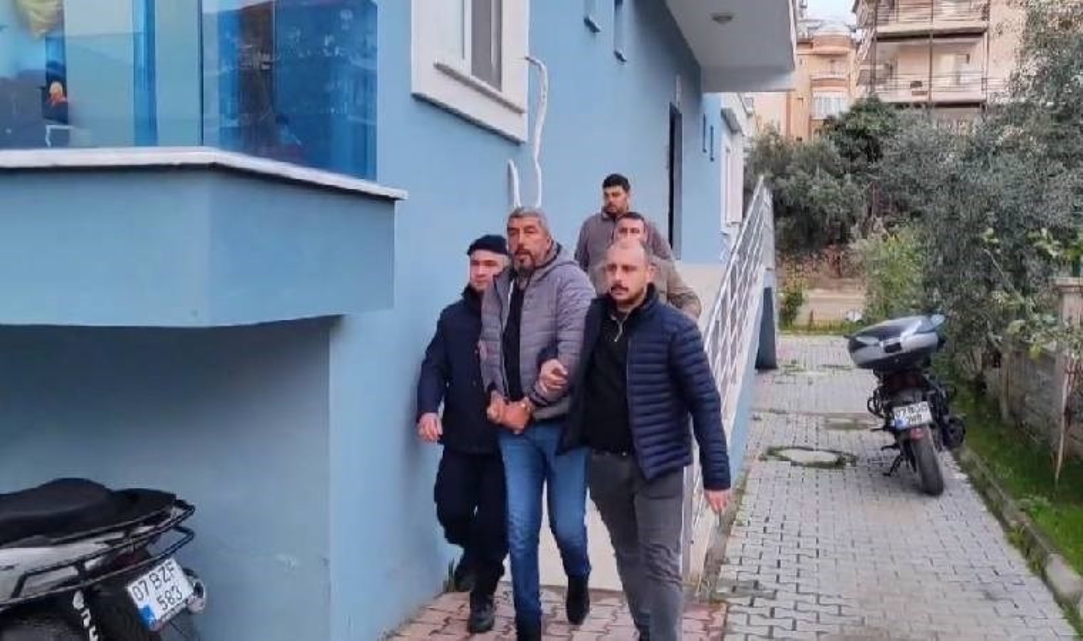 20 yıl hapisle aranıyordu: Sevgilisinin yanına giderken yakayı ele verdi!