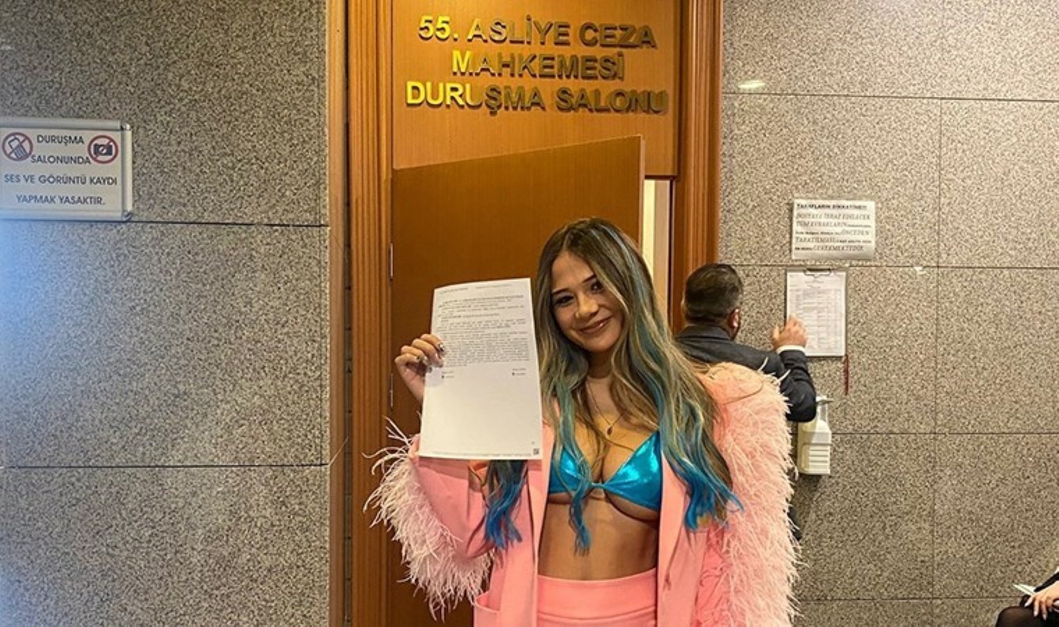 400 bin liraya ‘Sevgiler Günü’ teklifi sunmuştu: Merve Taşkın ‘müstehcenlik’ suçlamasıyla gözaltına alındı!