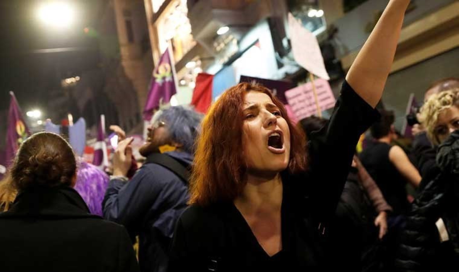 8 Mart sebebiyle İstanbul Barosu’nun düzenlediği panelde kadının kamusal alanda var olma mücadelesi anlatıldı