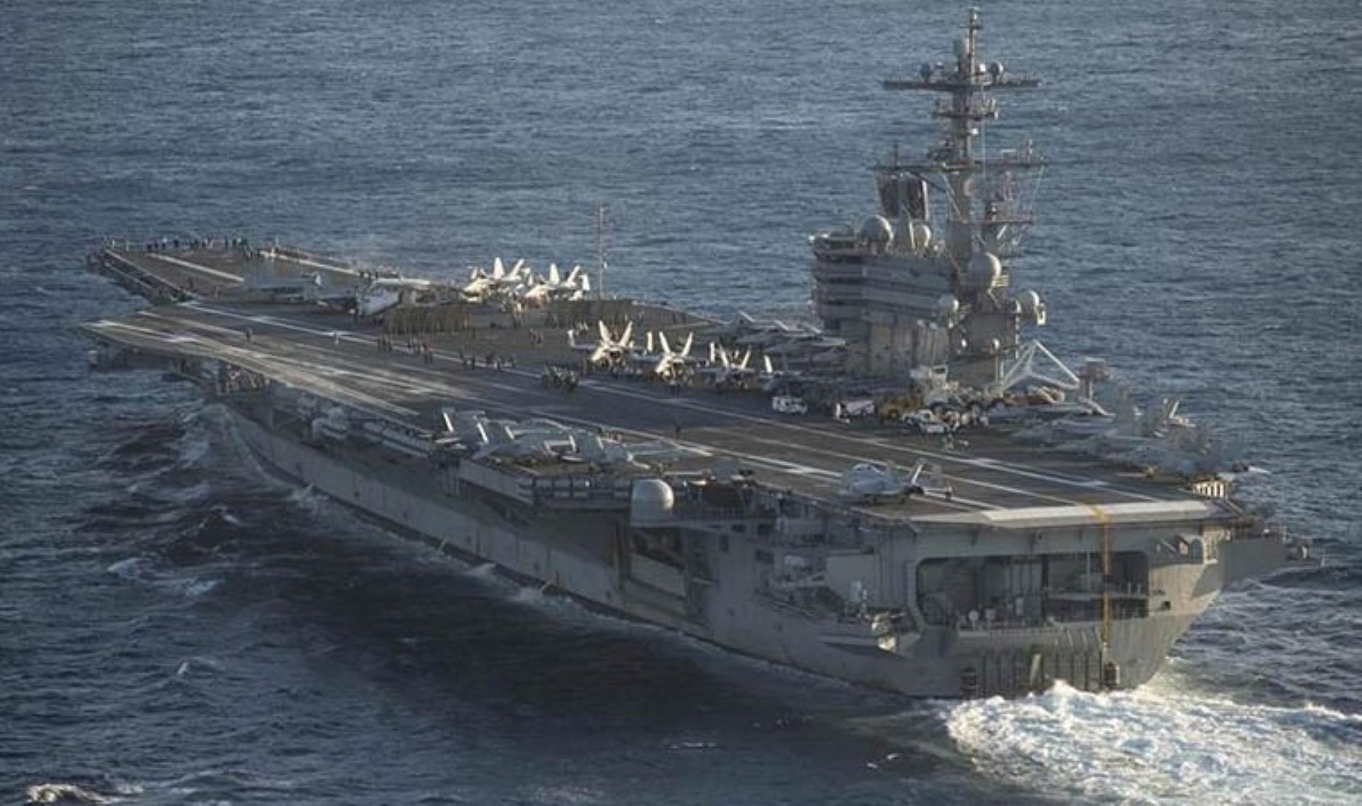 ABD Donanmasına ait uçak gemisi USS Harry S. Truman, Akdeniz’de ‘Besiktas-M’ adlı ticari yük gemisiyle çarpıştı