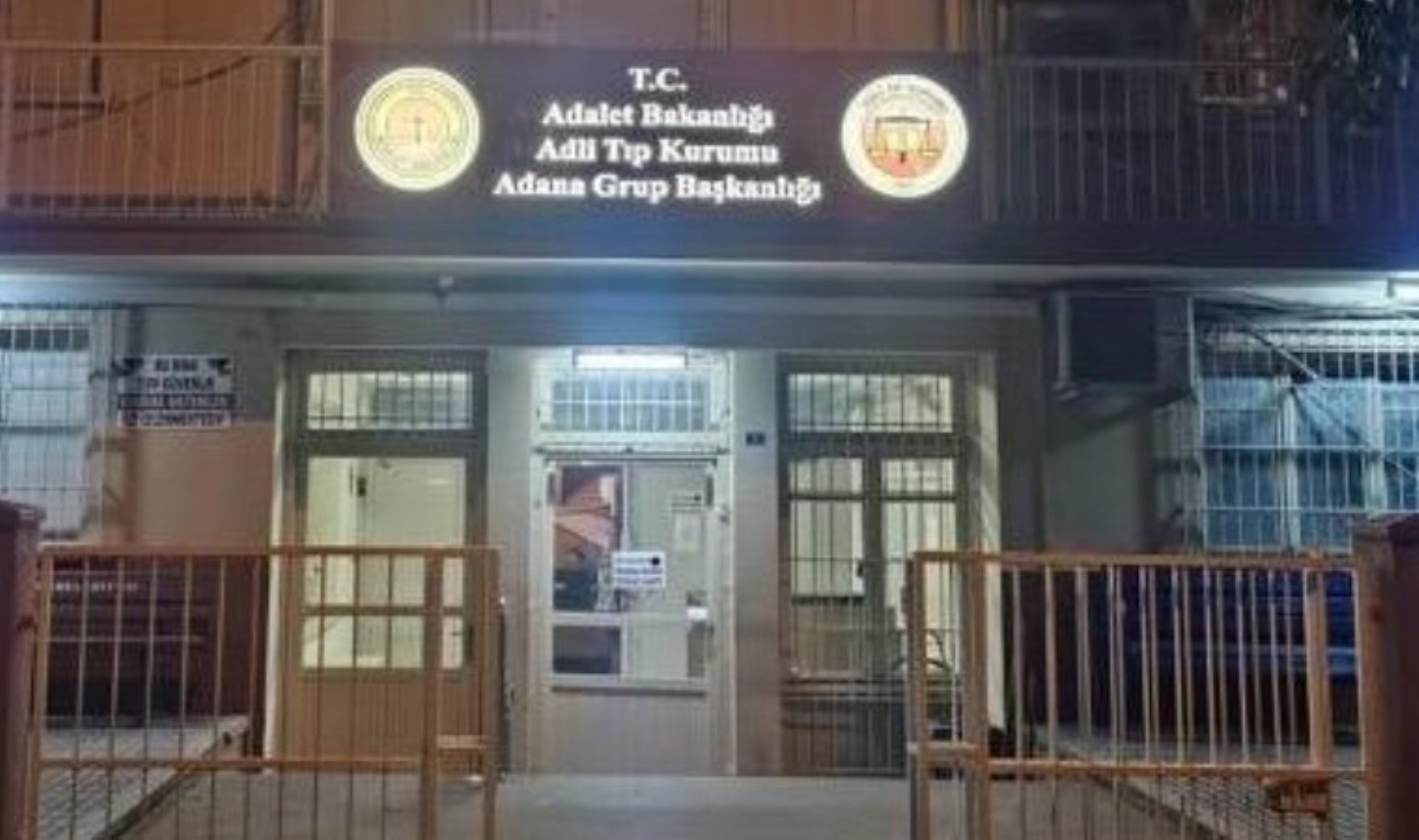 Adana’da korkunç cinayet: Evinin önünde silahlı saldırıya uğradı!