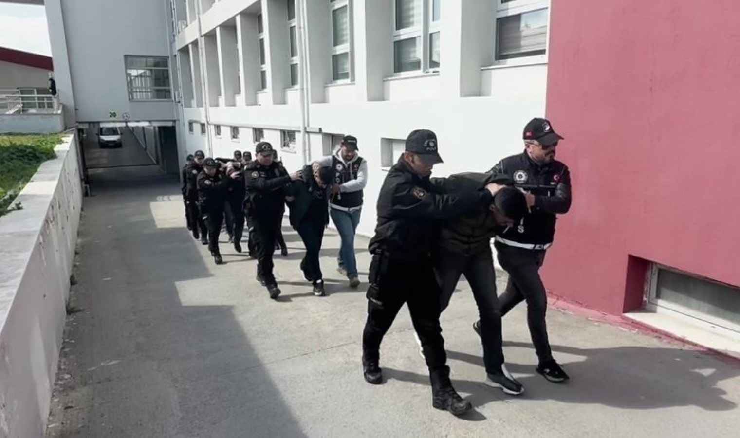 Adana’da ‘torbacı’ operasyonu: 6 tutuklama