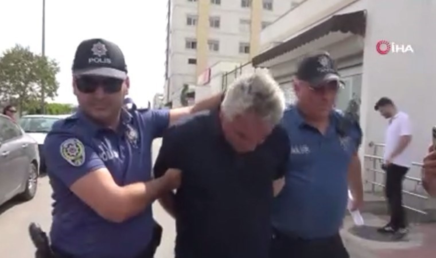 Aile hekimini çaydanlıkla darbeden sanık tahliye edildi