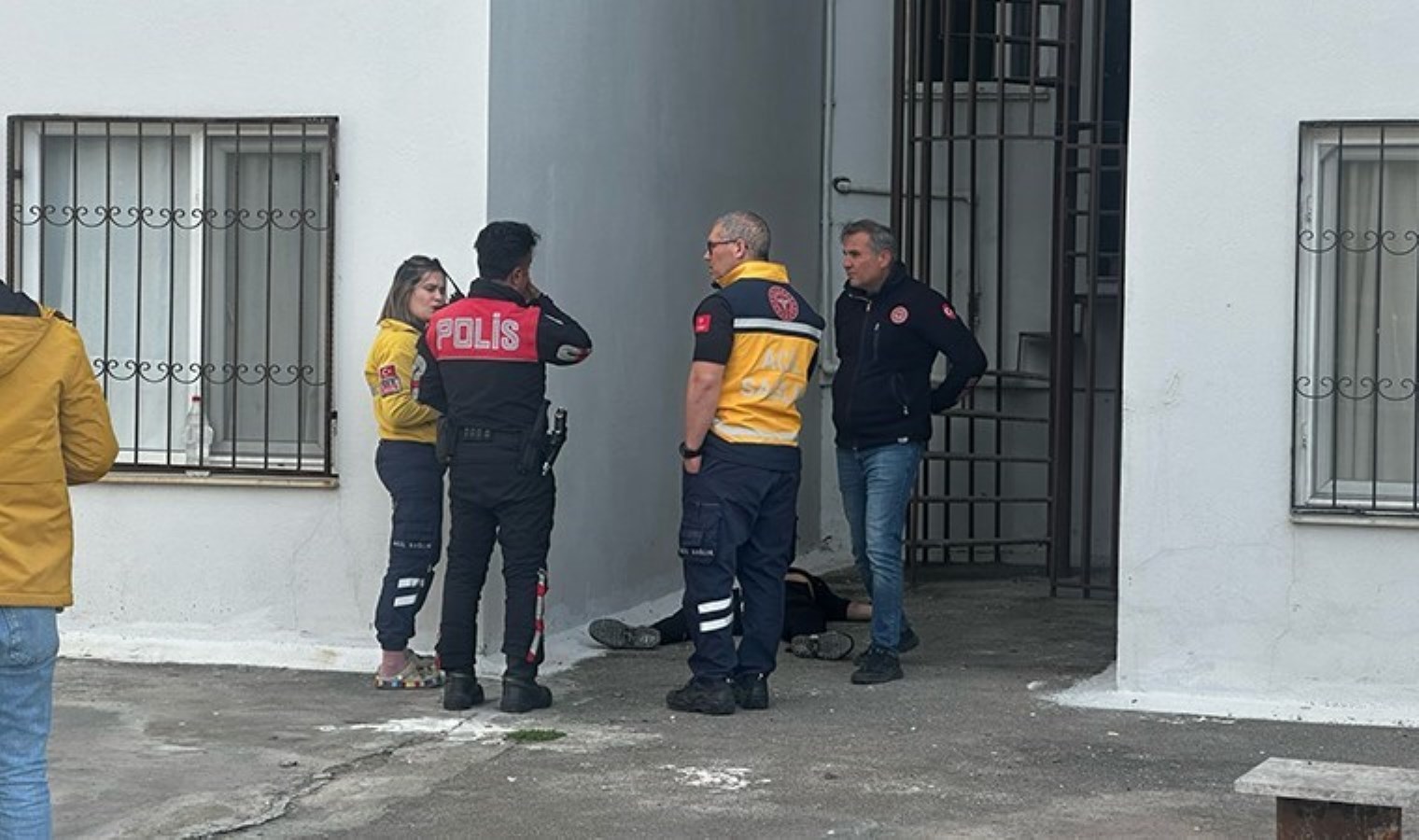 Ailesi kayıp başvurusu yapmıştı: 24 yaşındaki genç apartman bahçesinde ölü bulundu