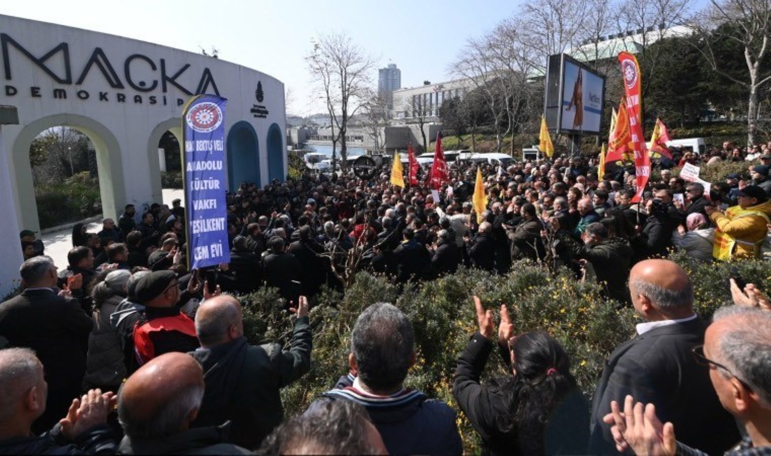 Alevi örgütlerinin, Suriye Başkonsolosluğu önüne yürümesine izin verilmedi