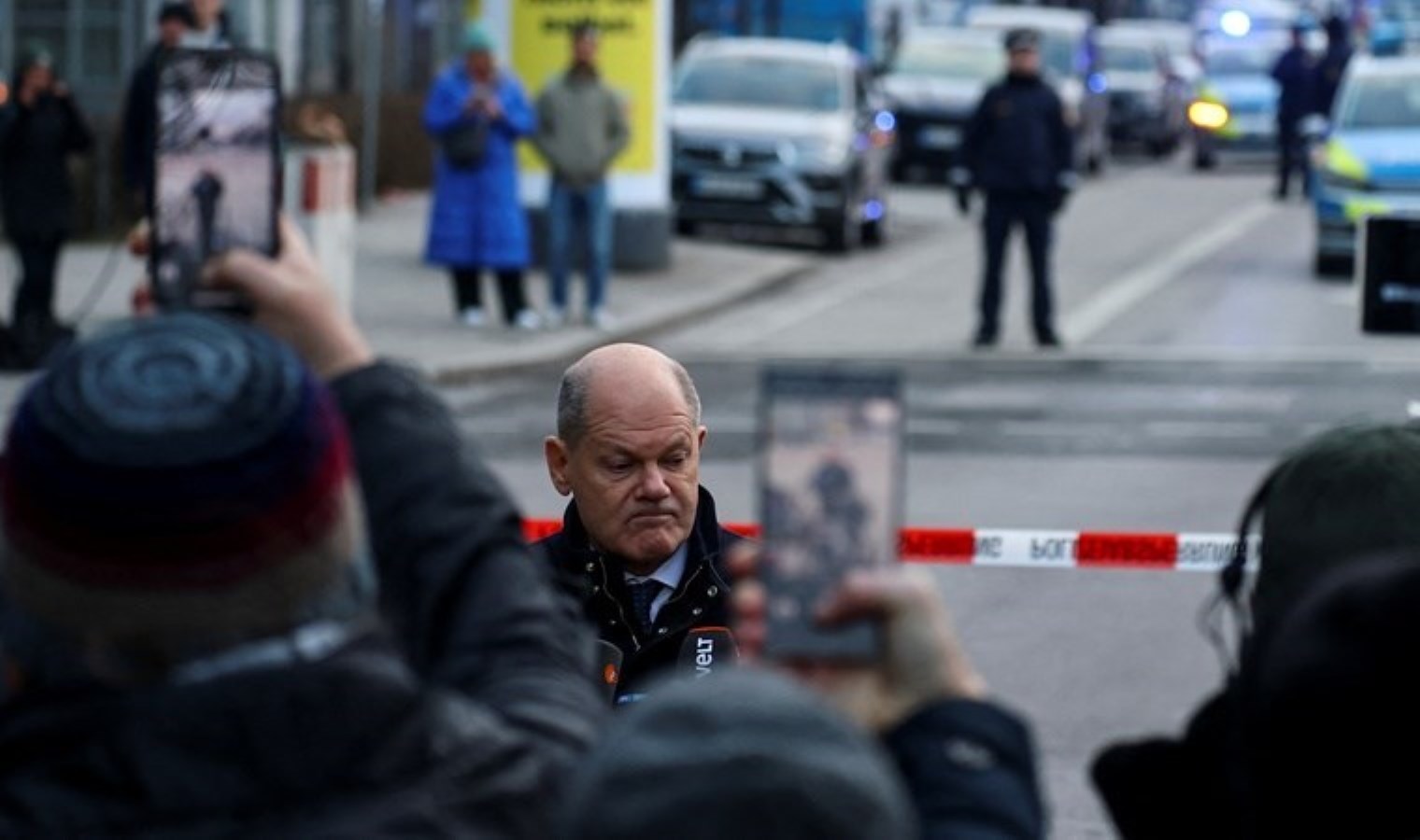 Almanya’da aracın kalabalığa daldığı saldırıda 2 yaşındaki çocuk ve annesi hayatını kaybetti