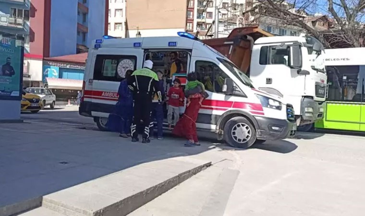 Ambulansın çarptığı çocuğun ailesi tedaviyi reddetti