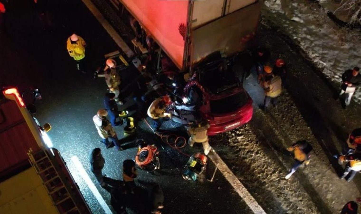 Ankara’da feci kaza… Otomobil TIR’a arkadan çarptı: 1 ölü!