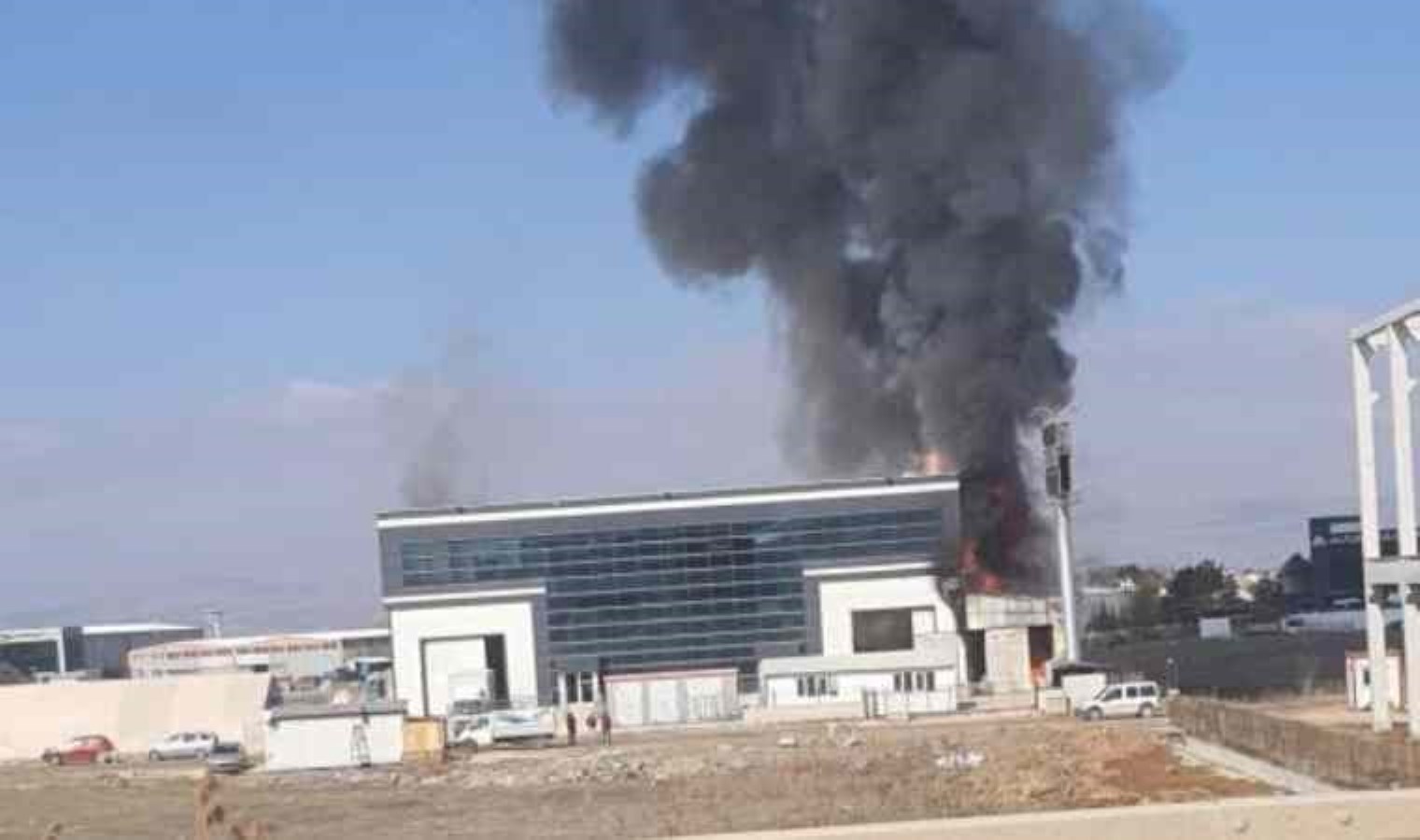 Ankara’da korkutan fabrika yangını!