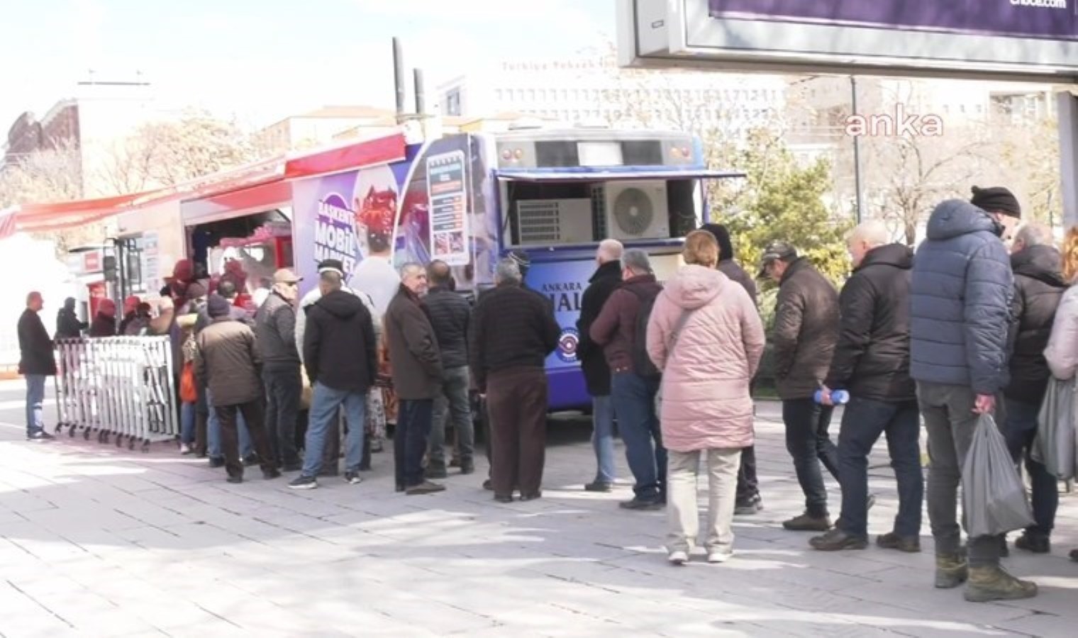 Ankara’da ucuz et kuyruğundaki emekliden iktidara: ‘Enflasyonu 39,5 gösteriyorlar, enflasyon burada’