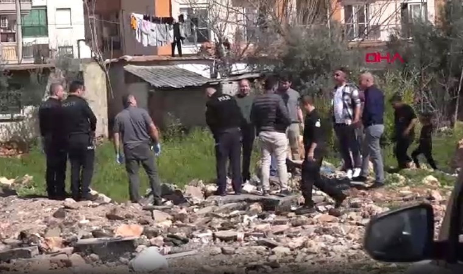 Antalya’da boş arazide kadın cesedi bulundu