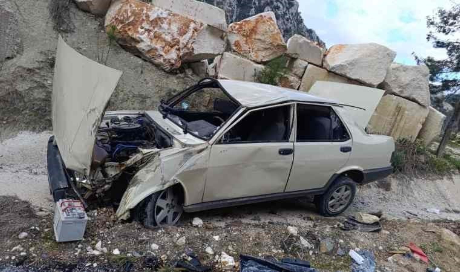 Antalya’da otomobil devrildi: Çok sayıda yaralı var!