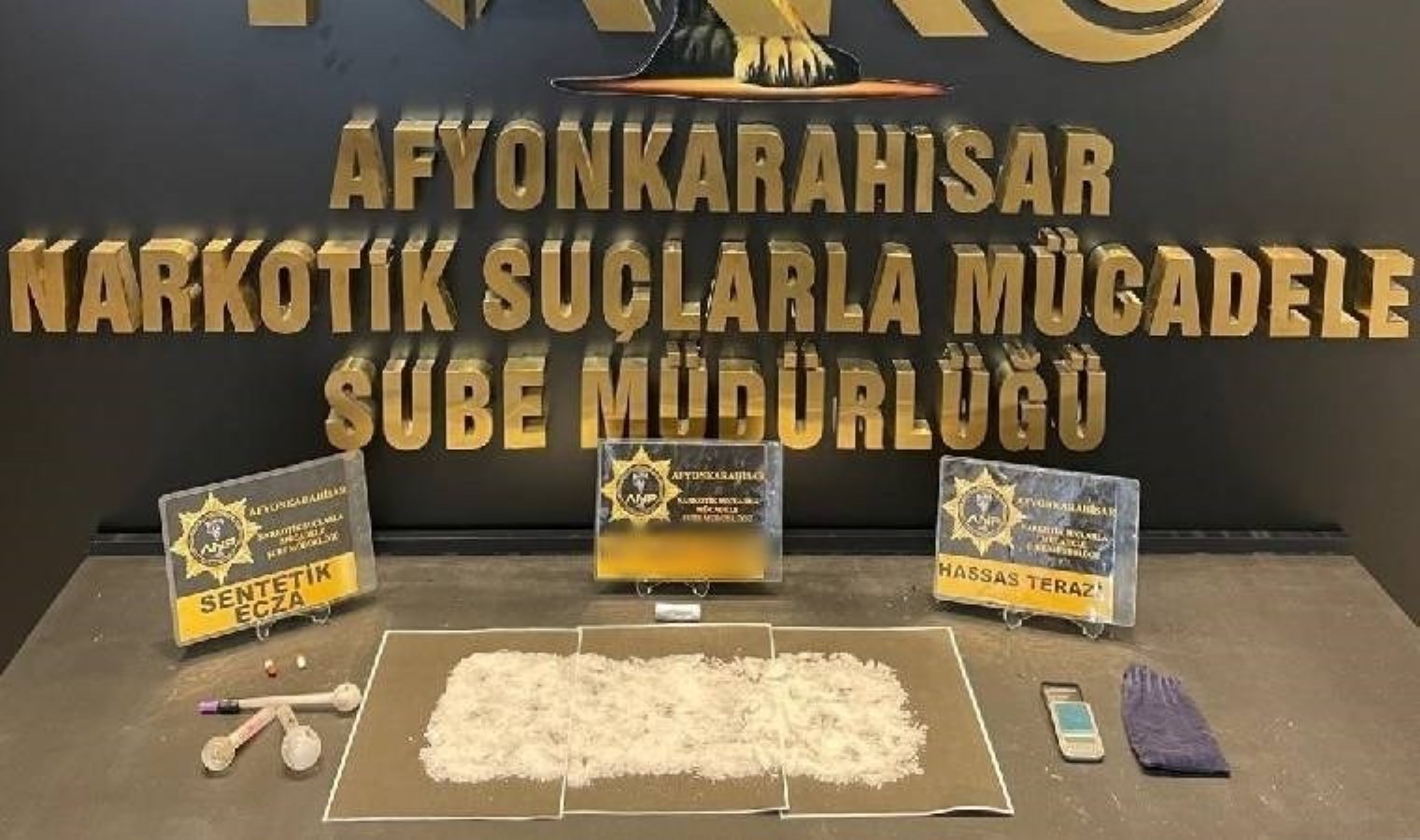 Aranan uyuşturucu aracın sigorta kutusunda bulundu!