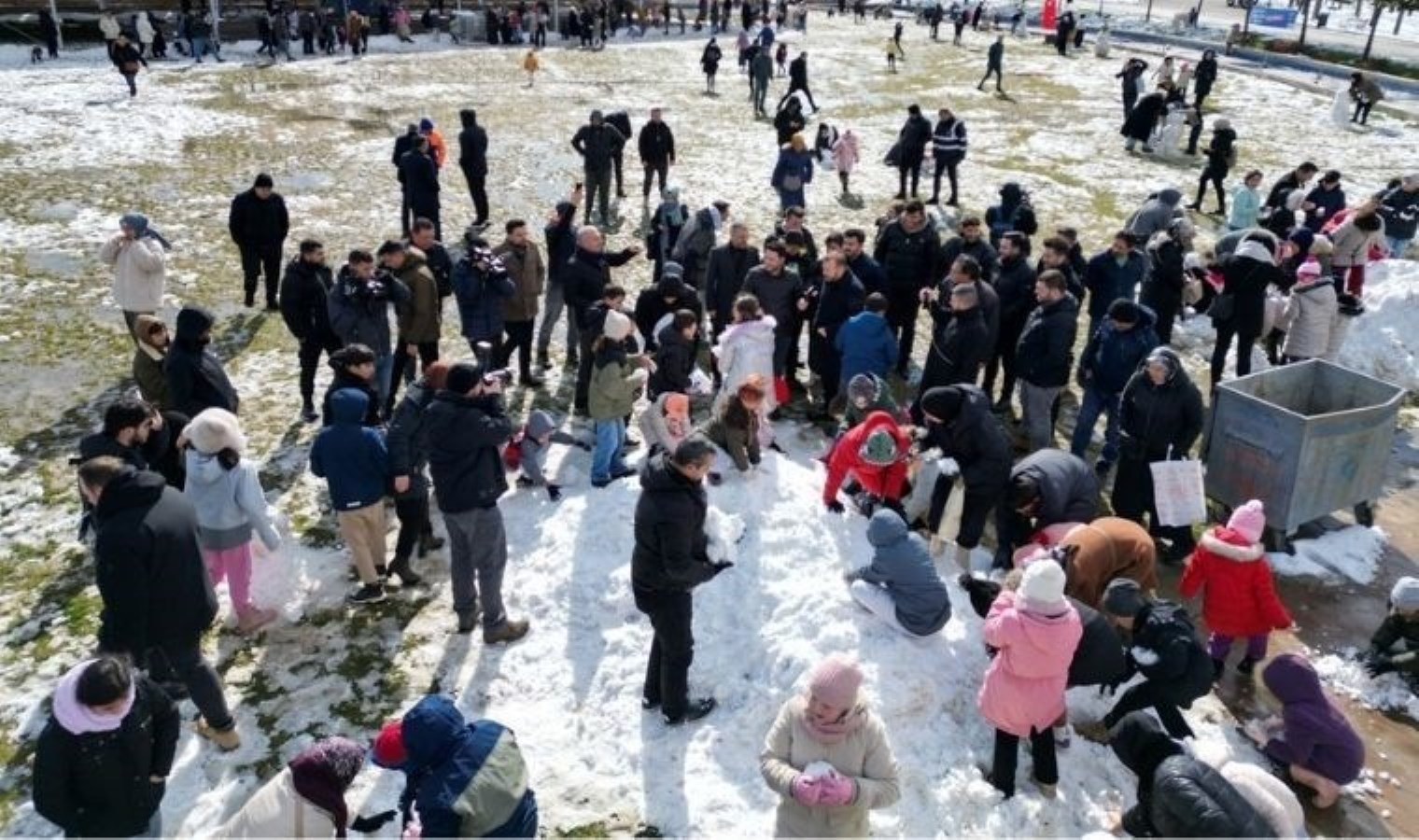 Arnavutköy’de çocuklar kara doydu: Kardan Adam Yarışması düzenlendi!