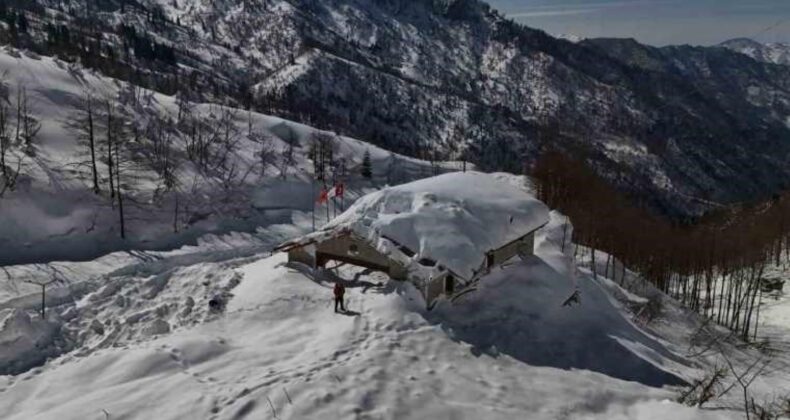 Artvin’de çığın düştüğü bölgeye tesislerine ekipler ulaştı