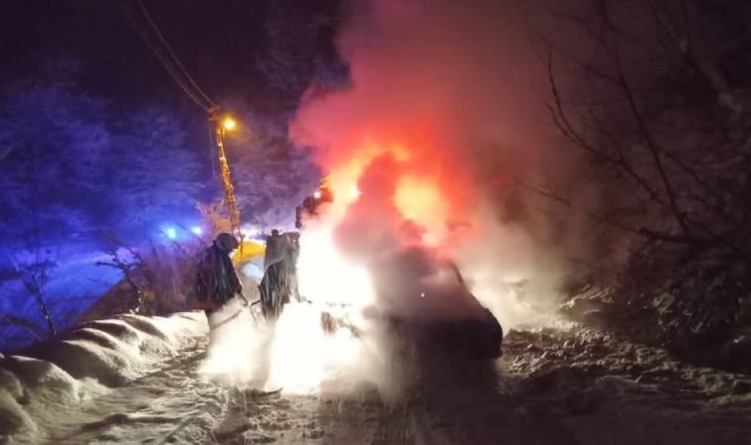 Artvin’de seyir halindeki kamyonet bir anda alev topuna döndü!