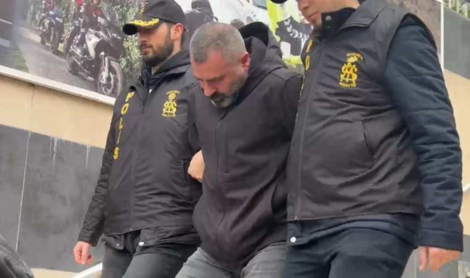 ‘Asistan aranıyor’ ilanıyla cinsel istismar! Kadınları fuhuşa zorlayan şüpheli yakalandı