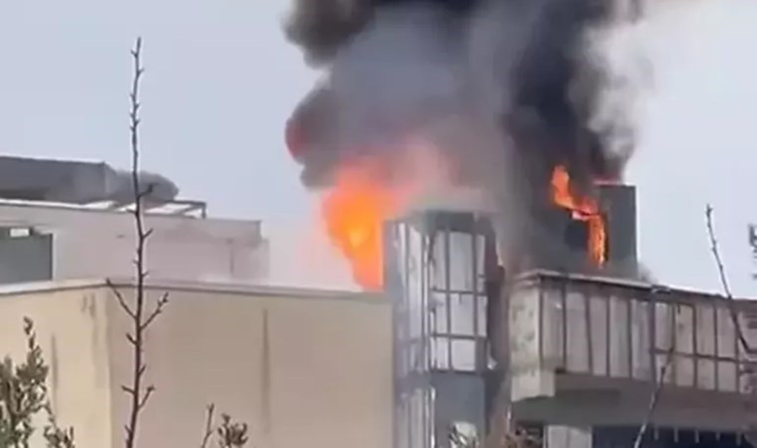 Ataşehir’de AVM’de yangın çıktı