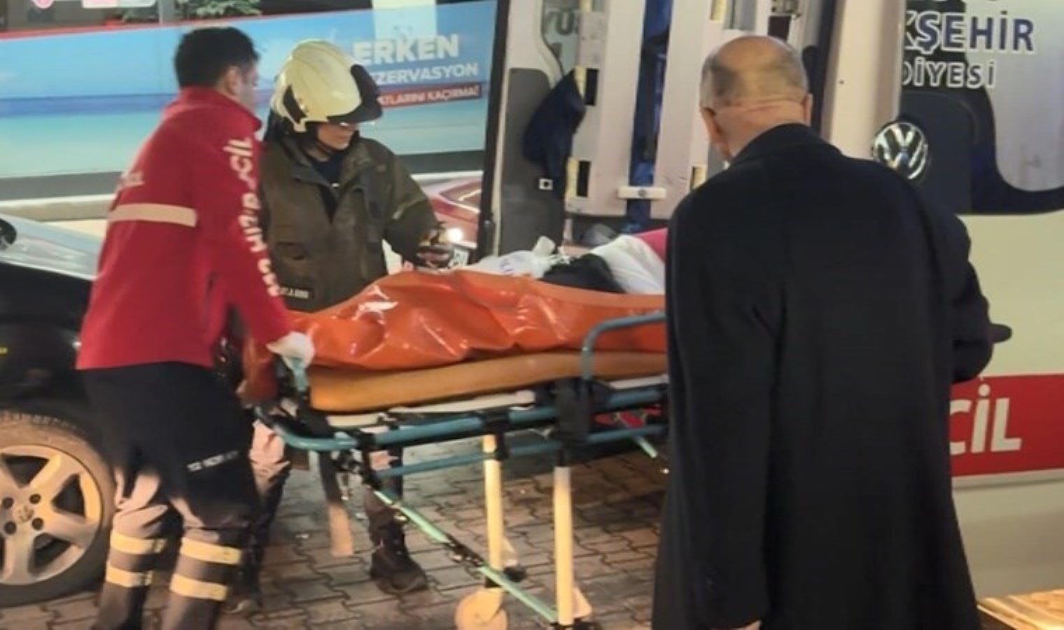 Avcılar’da aile dramı: Babası öldü, annesi kalp krizi geçirdi; kendisi baygın halde bulundu