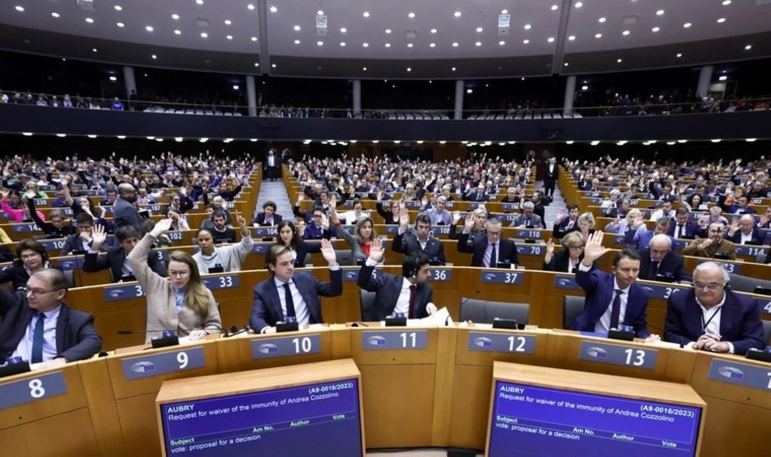 Avrupa Parlamentosu’nda yolsuzluk soruşturması: 10 milletvekili hedefte