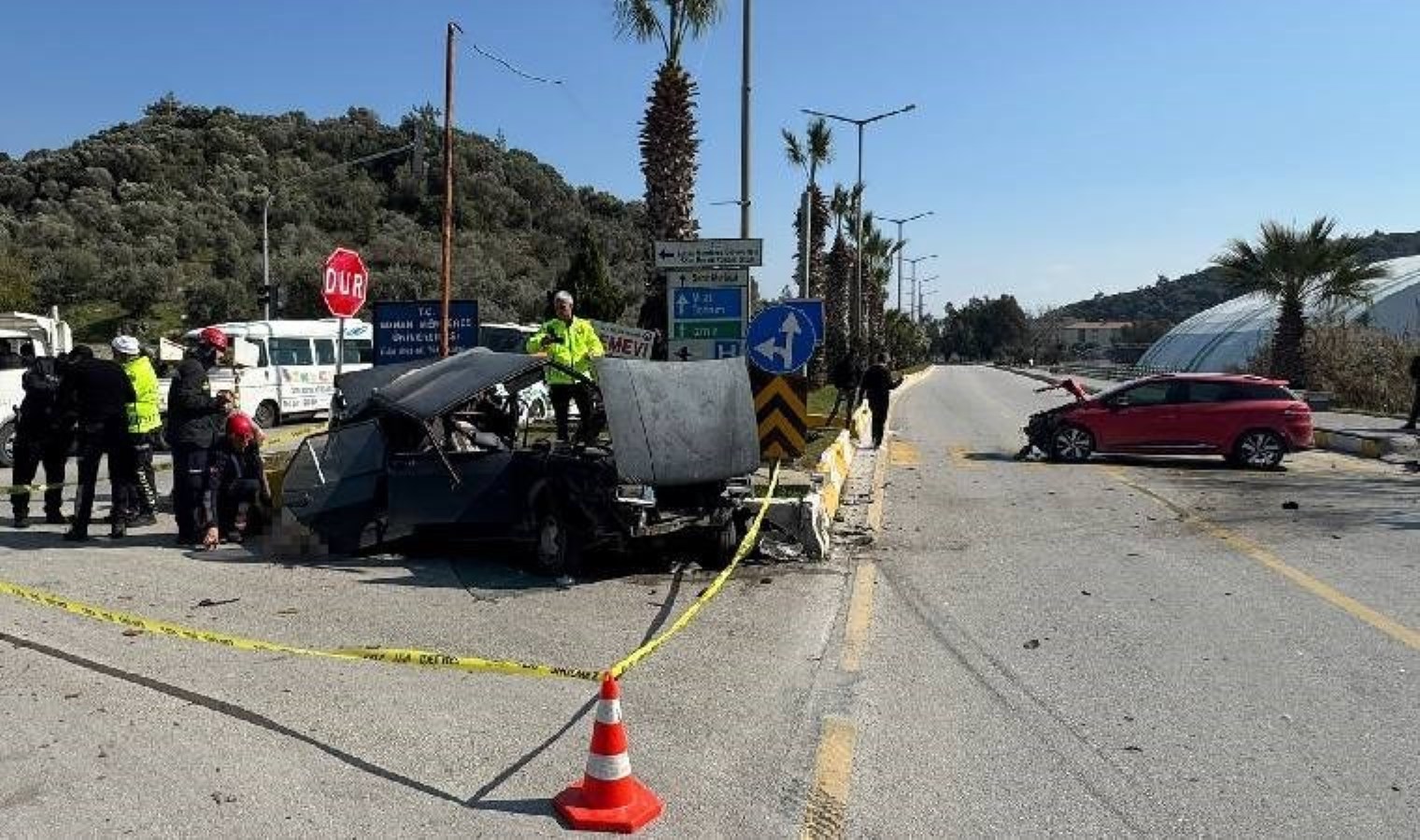 Aydın’da iki otomobil birbirine girdi: Ölü ve yaralı var!