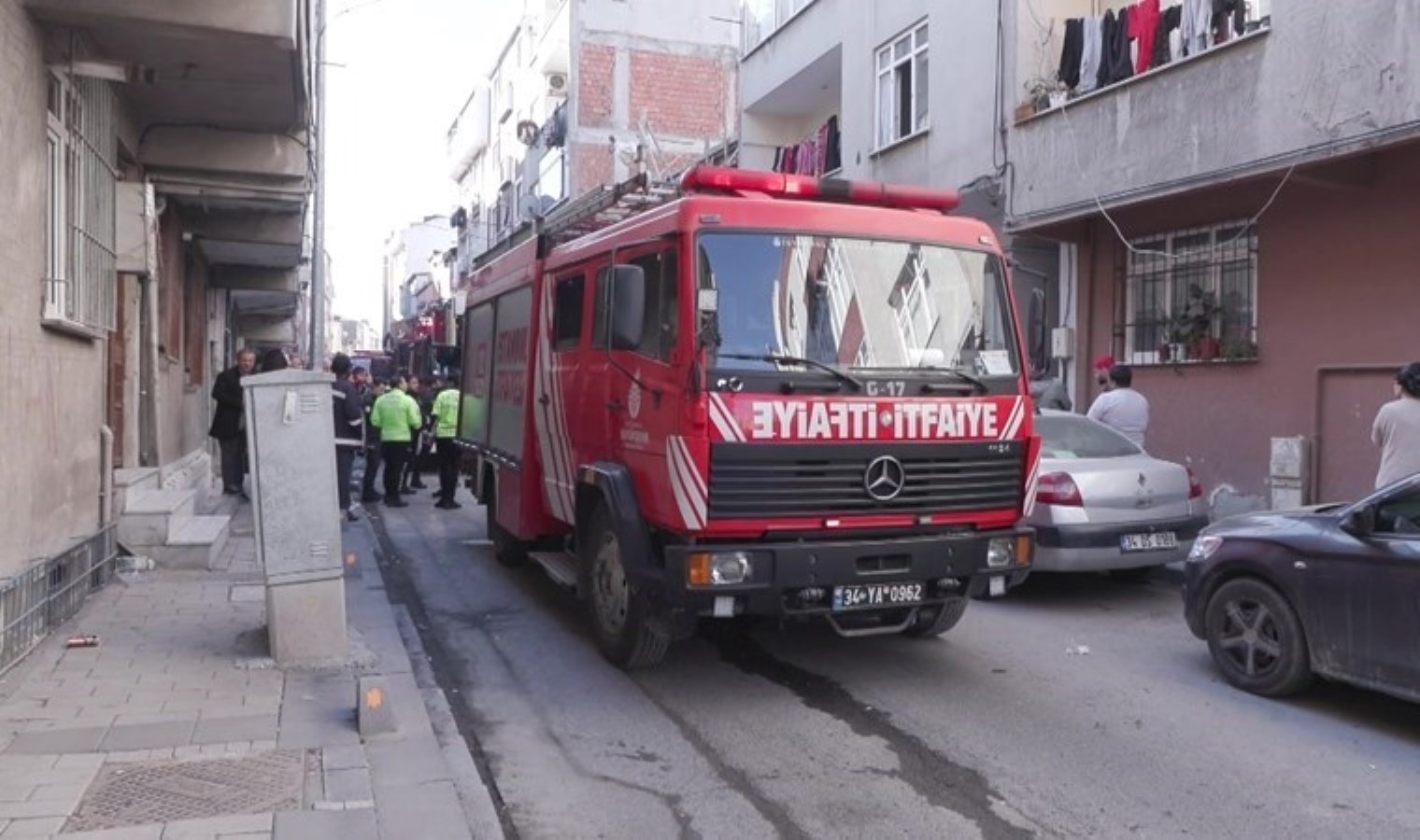 Bağcılar’da 4 katlı binada yangın: 1 ölü