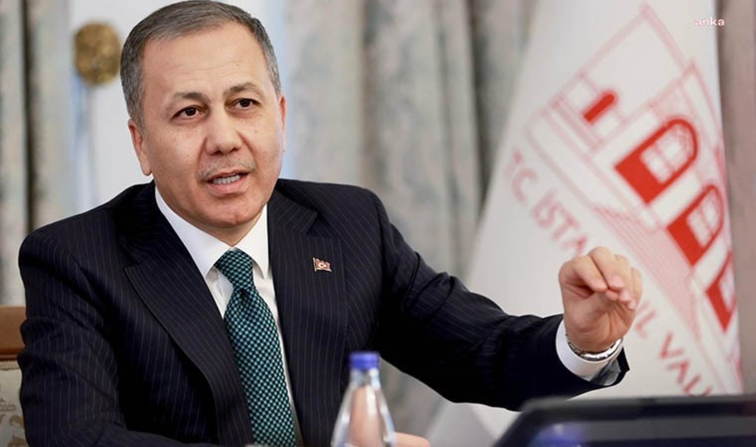 Bakan Yerlikaya duyurdu: ‘108 yıl 6 ay hapis cezası alan ve 2 yıldır aranan şahıs yakalandı’