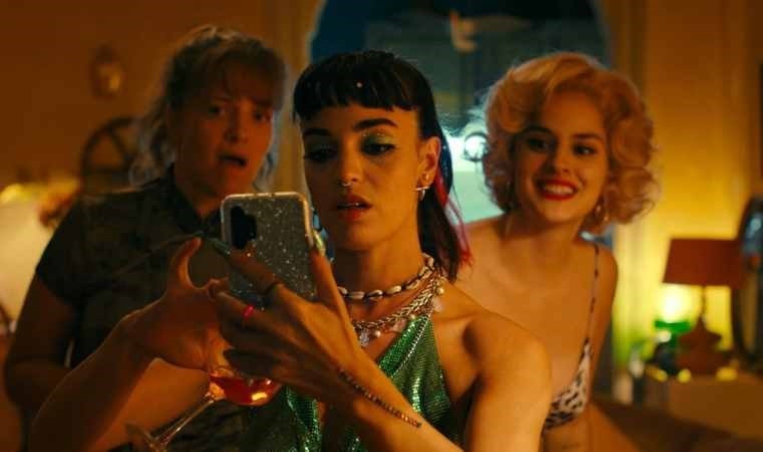 Balkondaki Kadınlar filminin konusu ne? Balkondaki Kadınlar filminin oyuncuları kim?