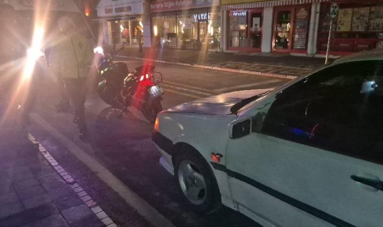 Bartın’da polis merkezi önünde trafik kazası: 1 yaralı!